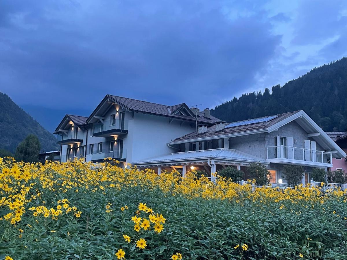 Rosensuite La Residenza Del Rosengarten Pinzolo Buitenkant foto
